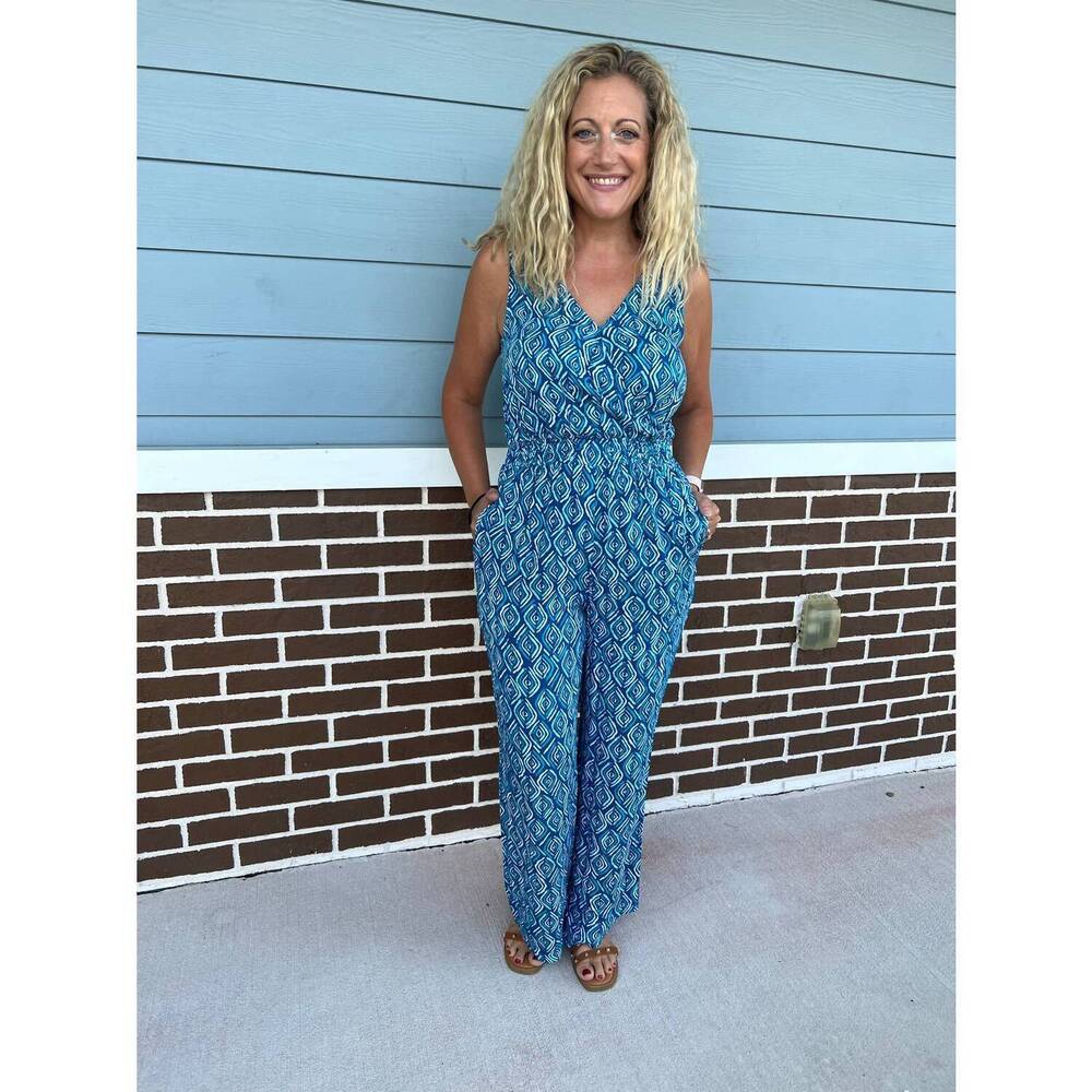 NEW HATLEY the marlow sleeveless jumpsuit in shoreline ripples